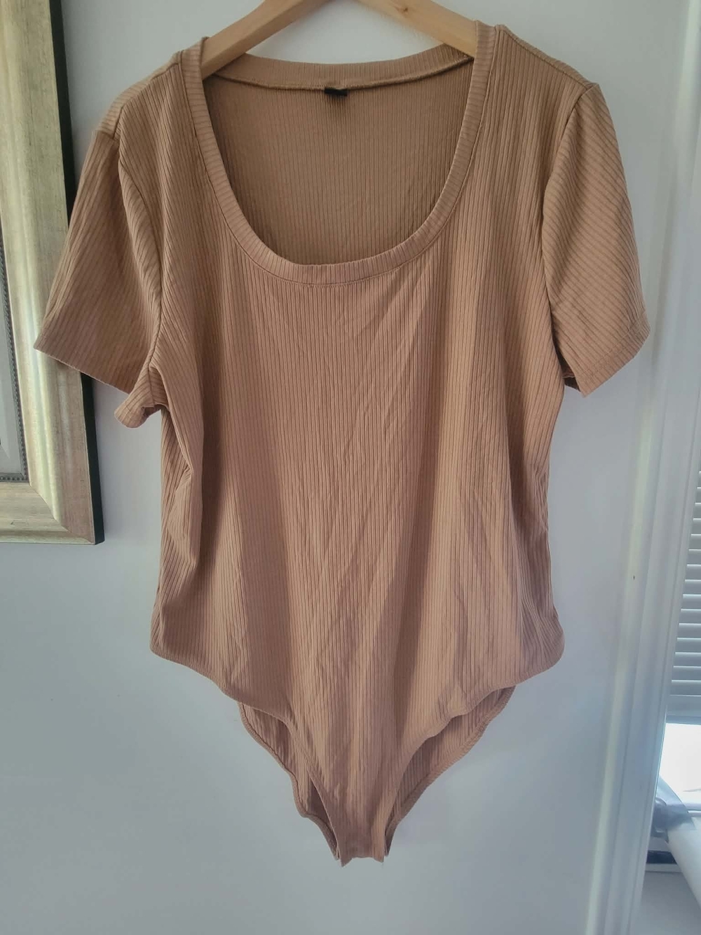 SHEIN Tan Ribbed Short-Sleeve Scoop-Neck Bodysuit